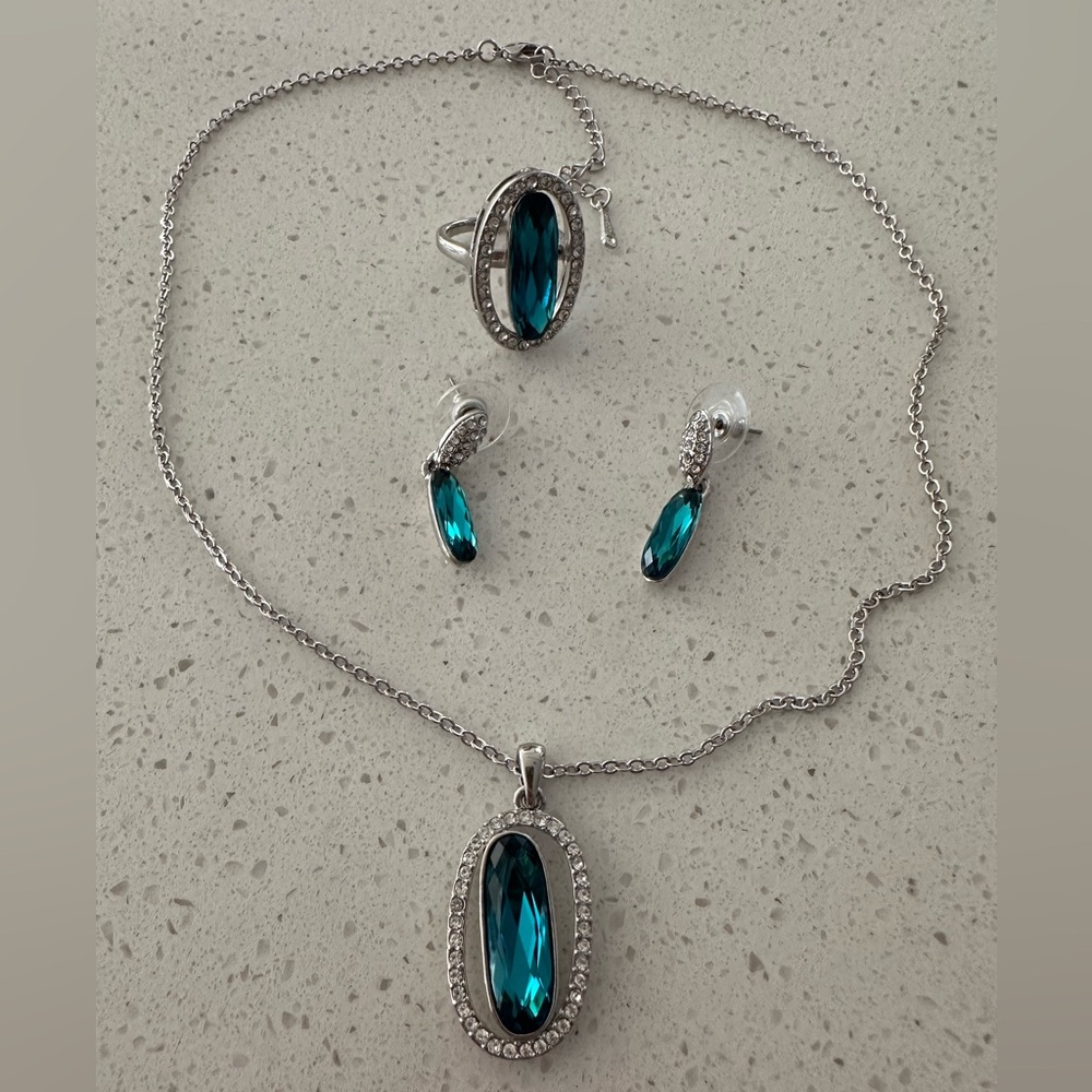 Elegant Silver and Blue Jewelry Set